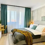 Center With Balcony *
