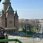 Center With Balcony 아파트 *