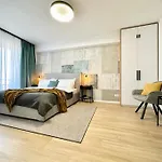 Center With Balcony 아파트