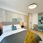 Center With Balcony *