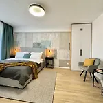 아파트 Center With Balcony *