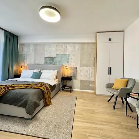 Apartment Center With Balcony *