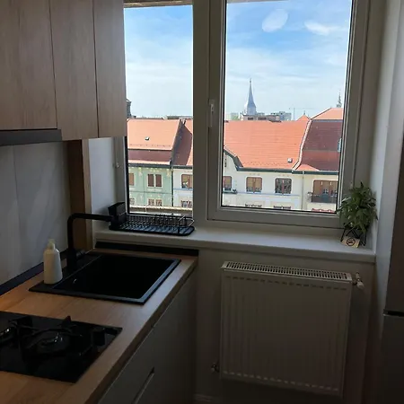 Center With Balcony *