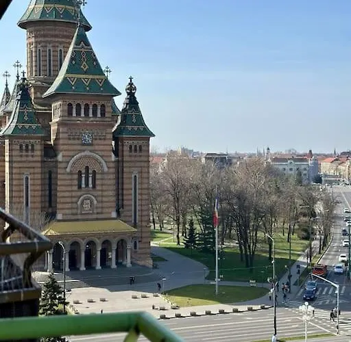 Center With Balcony Apartment *