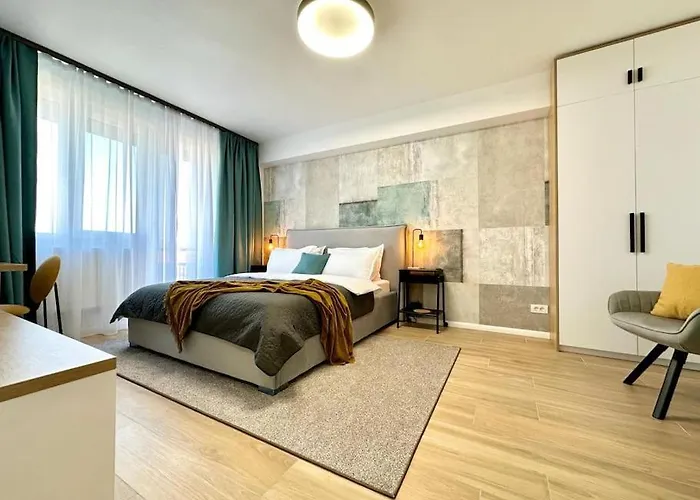 Center With Balcony Apartment *