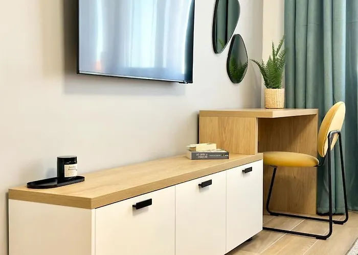 Center With Balcony *