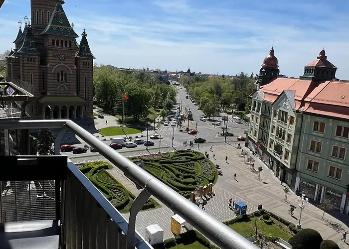 Center With Balcony Apartment *