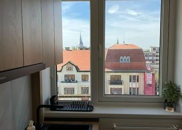 Center With Balcony Apartment *