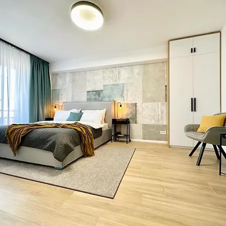 Center With Balcony 公寓