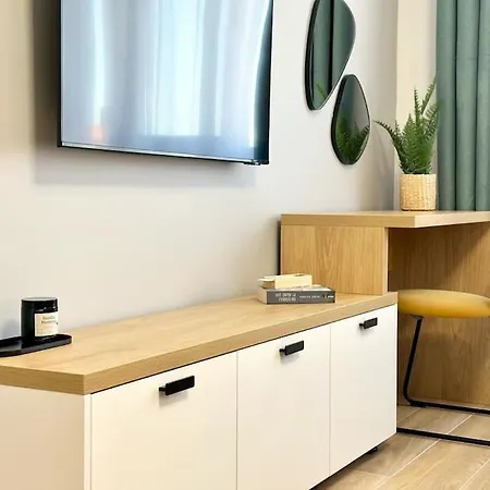 Center With Balcony *