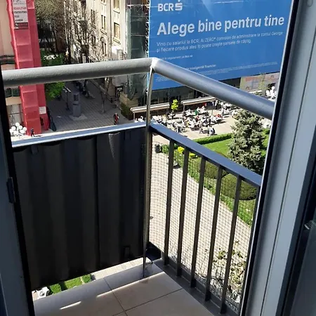 Center With Balcony 公寓