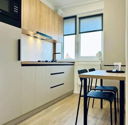 Center With Balcony דירה *