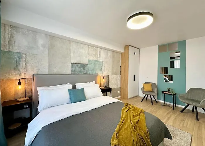 Center With Balcony *