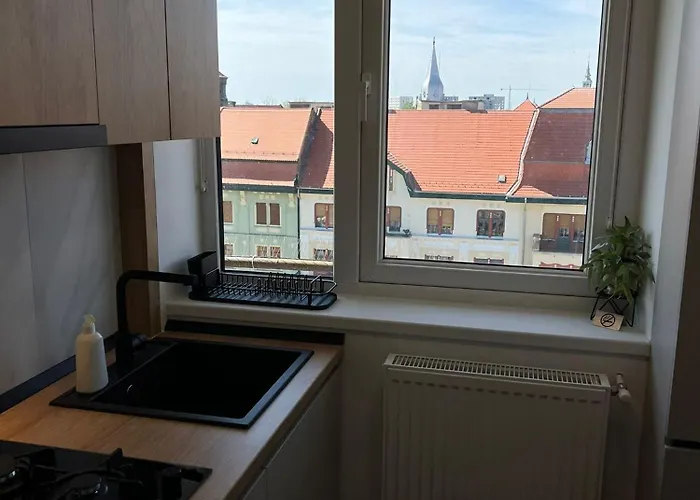 Center With Balcony *